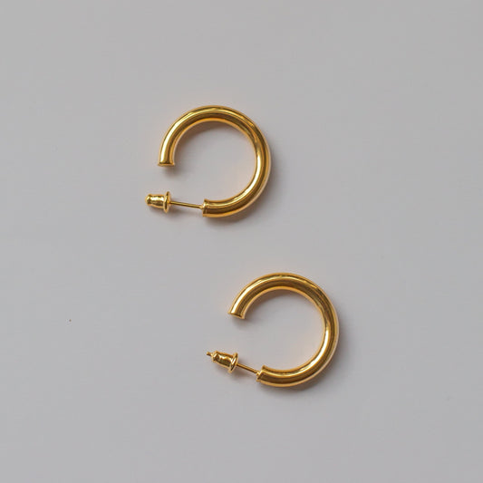 Gia Hoop Earrings